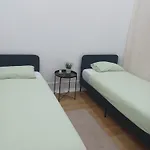 Urban Nest Guest House,lisbon 아파트